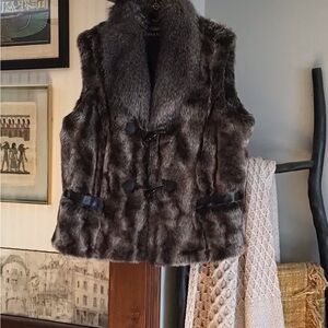 **NEW** no tag, Pamela McCoy Couture Fur Replica vest, with lamb leather trim!